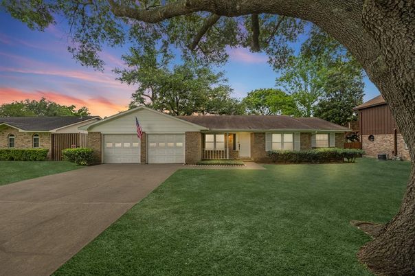 Attached, Exterior, Facade, Brick Facade, Ranch