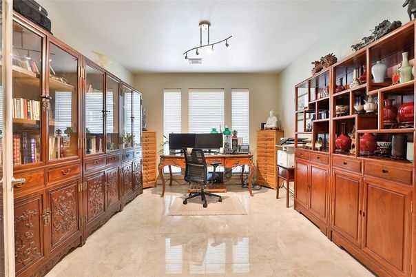 Home Office, Interior