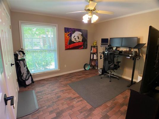 Home Office, Interior