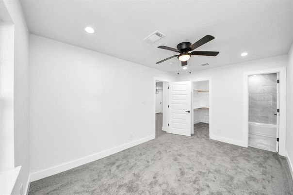 Bathroom, Empty room, Interior, Recessed Lighting