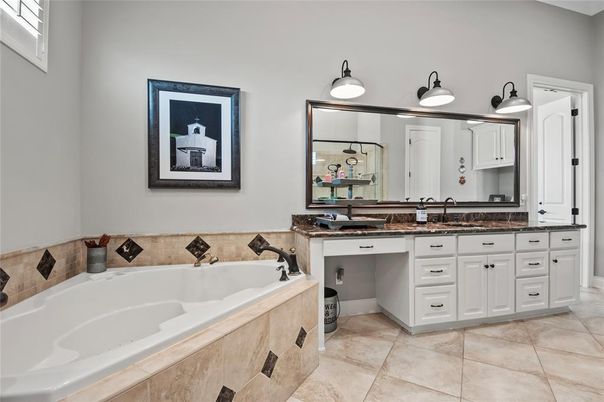 Bathroom, Dual Sink Vanities, Interior