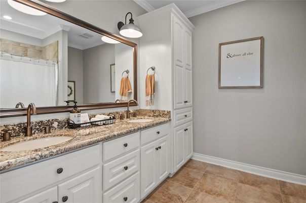 Bathroom, Dual Sink Vanities, Interior