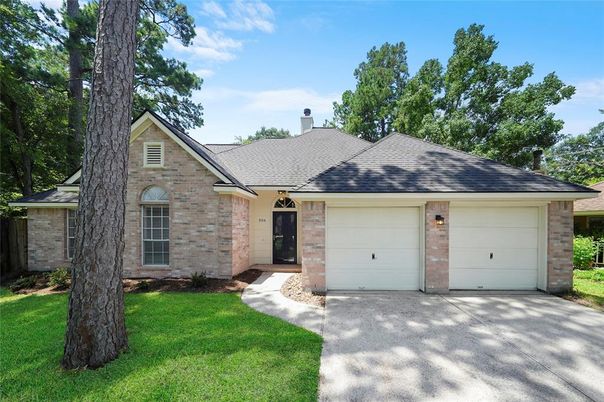 Attached, Exterior, Facade, Brick Facade, Ranch