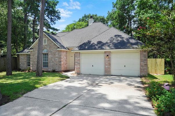 Attached, Exterior, Facade, Brick Facade, Ranch