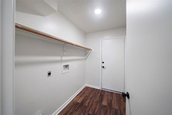 Interior, Recessed Lighting, Walk-in Closets, Wood Texture Flooring
