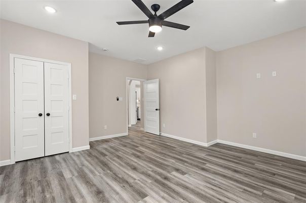 Empty room, Interior, Recessed Lighting, Wood Texture Flooring