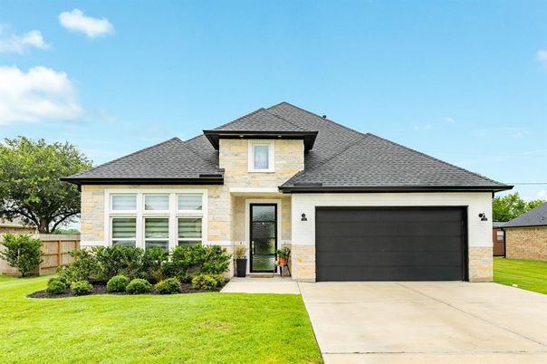 Attached, Exterior, Facade, Brick Traditional
