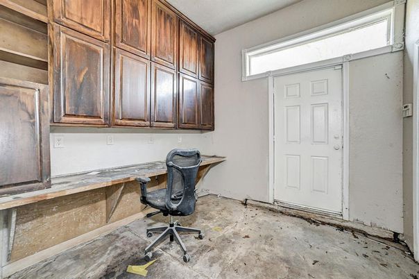 Home Office, Interior