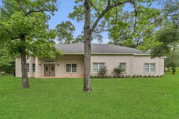Backyard, Exterior, Facade, Ranch