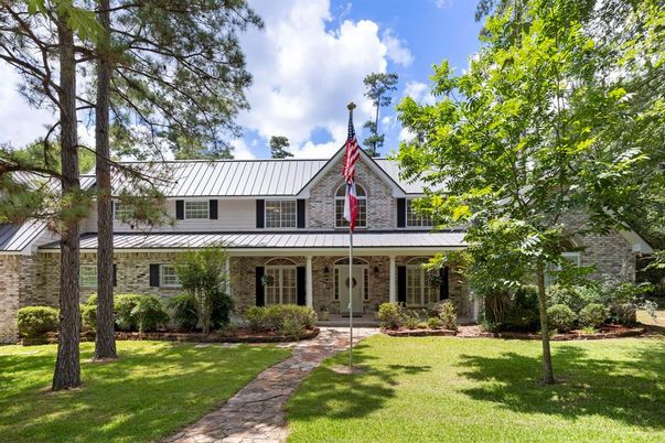 Exterior, Facade, Brick Facade, Farmhouse
