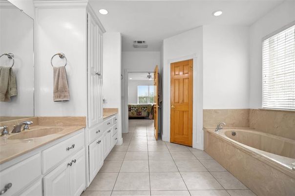 Bathroom, Interior, Recessed Lighting