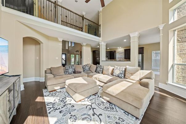 Interior, Living room, Recessed Lighting, Water, Wood Texture Flooring