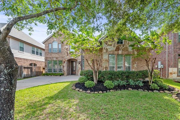 Backyard, Exterior, Facade, Brick Facade, Brick Traditional