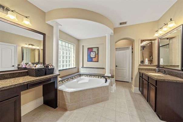Bathroom, Dual Sink Vanities, Interior
