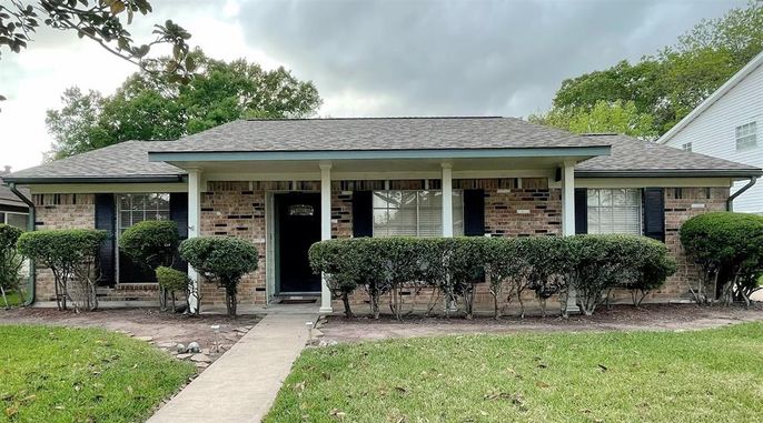 Exterior, Facade, Brick Facade, Ranch