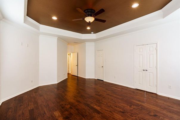 Empty room, Interior, Recessed Lighting, Wood Texture Flooring