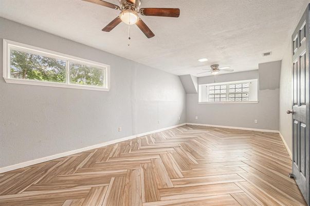 Empty room, Interior, Recessed Lighting, Wood Texture Flooring