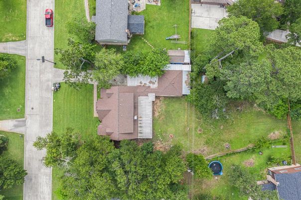 Exterior, Drone