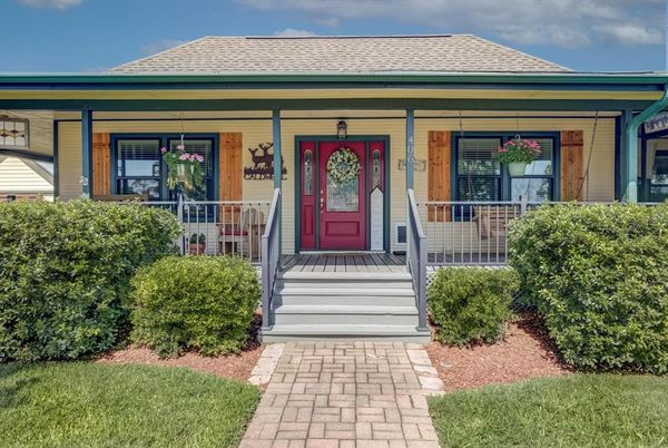 Exterior, Facade, None