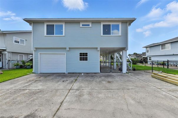 Attached, Exterior, Facade, Raised Ranch
