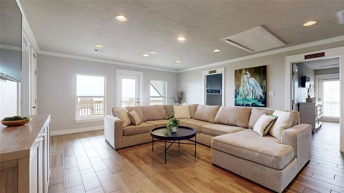 Interior, Living room, Recessed Lighting, Wood Texture Flooring