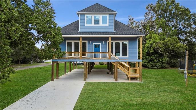 Backyard, Exterior, Facade, American Foursquare
