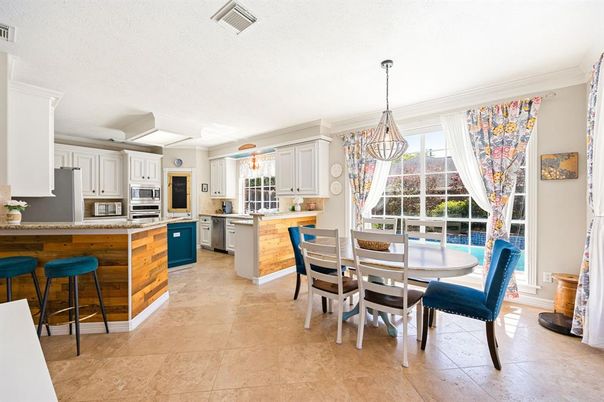 Dining room, Interior, Kitchen, Pendant Lights, Stainless Steel Appliances