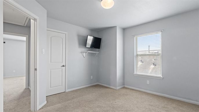 Empty room, Interior
