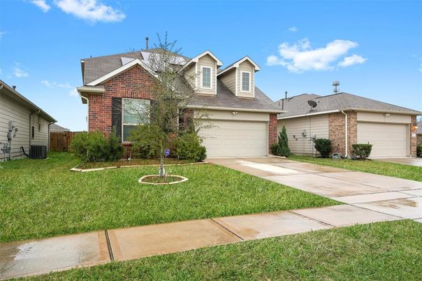 Attached, Exterior, Facade, Brick Facade, Ranch