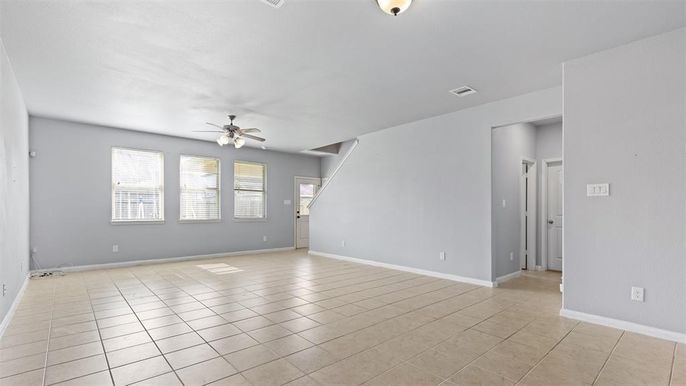 Empty room, Interior