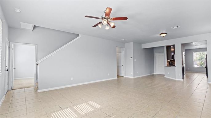 Empty room, Interior