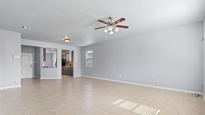 Empty room, Interior