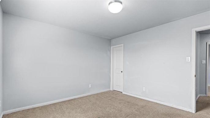 Empty room, Interior