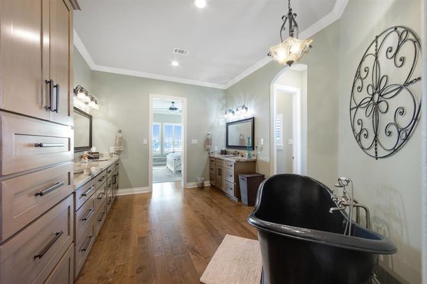 Bathroom, Free Standing Baths, Interior, Pendant Lights, Recessed Lighting, Wood Texture Flooring