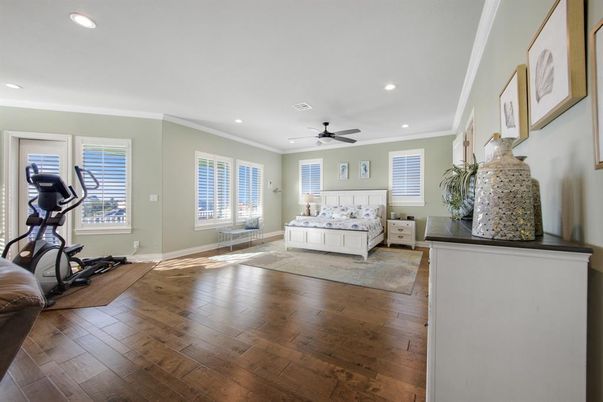 Bedroom, Fitness Equipment, Interior, Recessed Lighting, Wood Texture Flooring