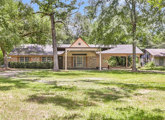 Backyard, Exterior, Facade, Ranch
