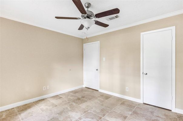 Empty room, Interior