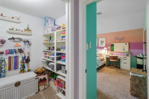 Home Office, Interior