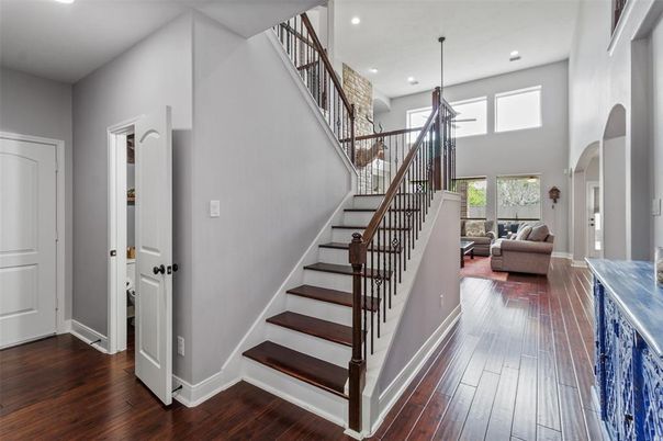Interior, Living room, Pendant Lights, Recessed Lighting, Wood Texture Flooring