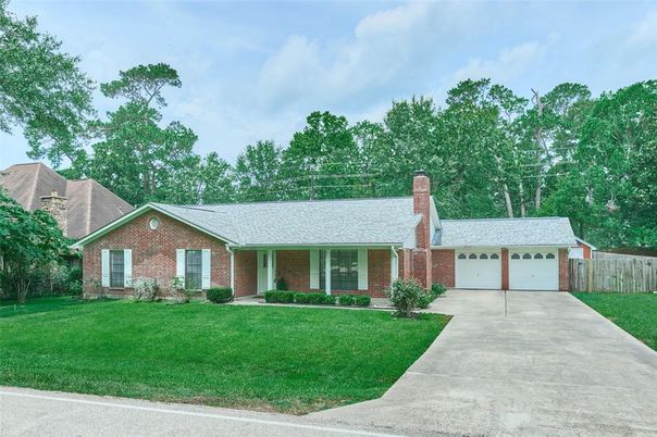 Attached, Exterior, Facade, Brick Facade, Ranch
