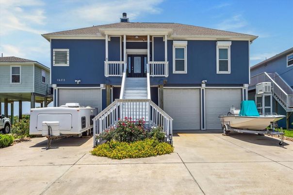 Attached, Exterior, Facade, Raised Ranch
