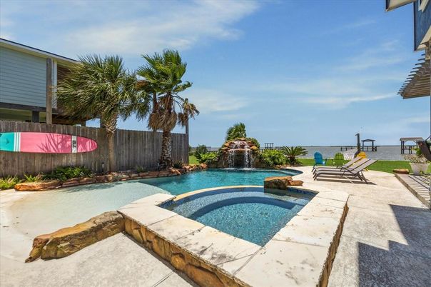 Exterior, Pool, Water