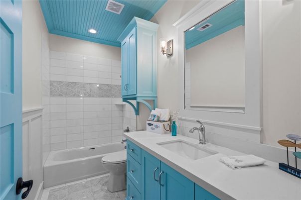 Bathroom, Interior, Recessed Lighting