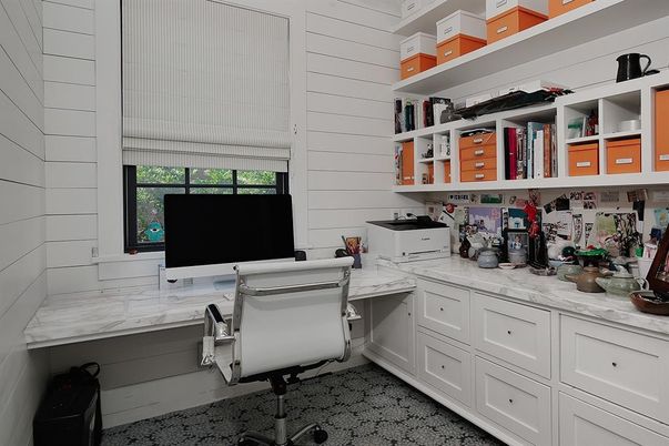 Home Office, Interior