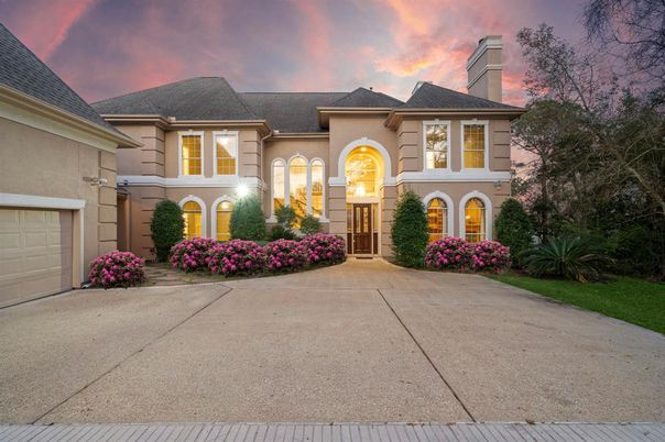 Attached, Exterior, Facade, French Provincial