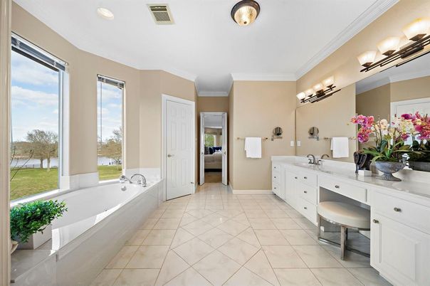 Bathroom, Dual Sink Vanities, Interior, Recessed Lighting, Water