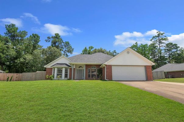 Attached, Backyard, Exterior, Facade, Brick Facade, Ranch