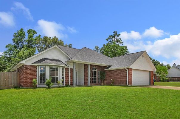 Attached, Backyard, Exterior, Facade, Brick Facade, Ranch