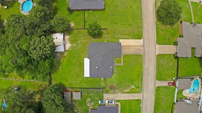 Exterior, Drone
