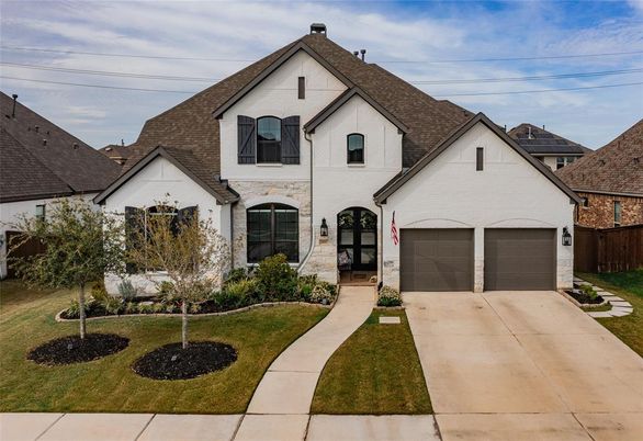 Attached, Exterior, Facade, Farmhouse